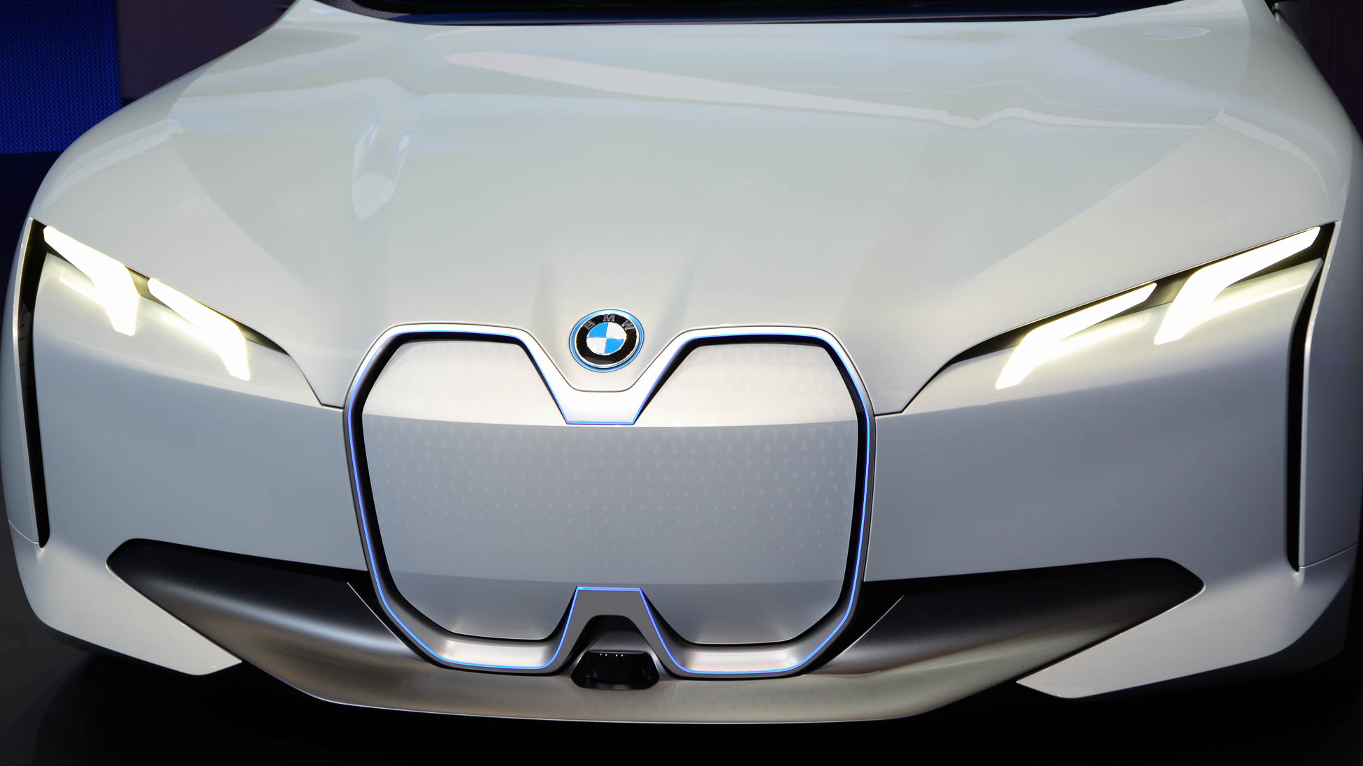 BMW Vision Dynamics Concept Scheinwerfer und beleuchtete Niere SP3 Referenz